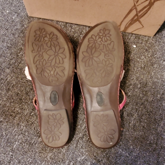2/$45 like new BOC floral sandlea - Picture 11 of 16